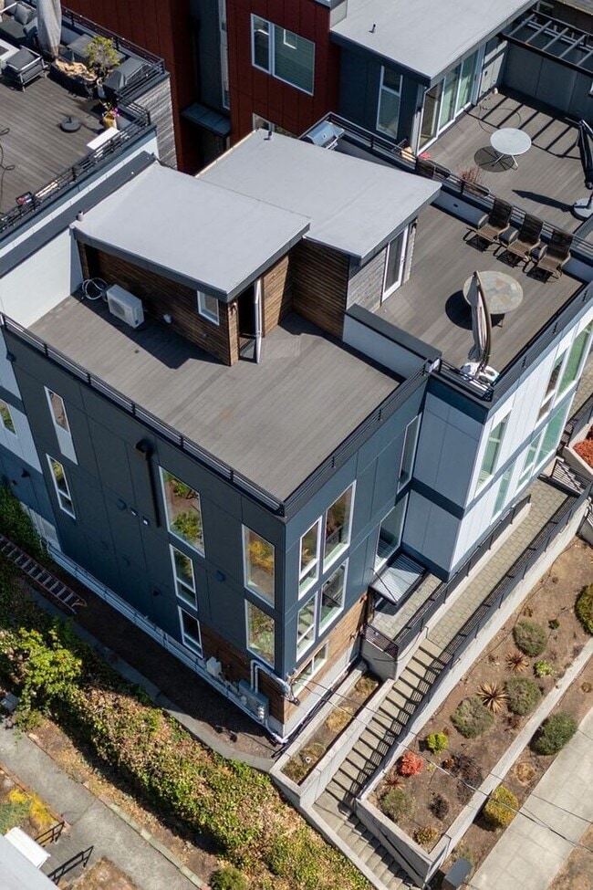 Building Photo - 3908A S Hudson St