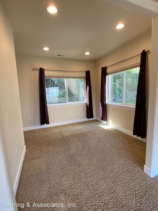 Building Photo - 4 br, 2.5 bath House - 2306 W High St