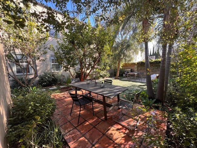 Building Photo - 1419 Ellsmere Ave