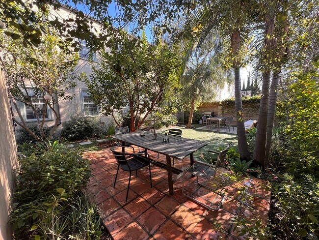 Foto del edificio - 1419 Ellsmere Ave