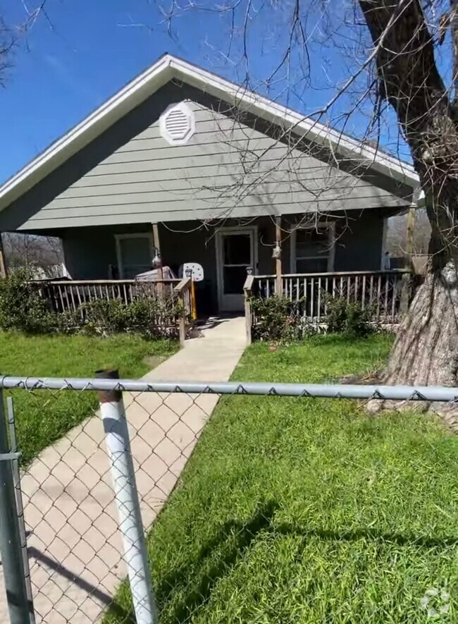 Building Photo - 2741 Connor Ave