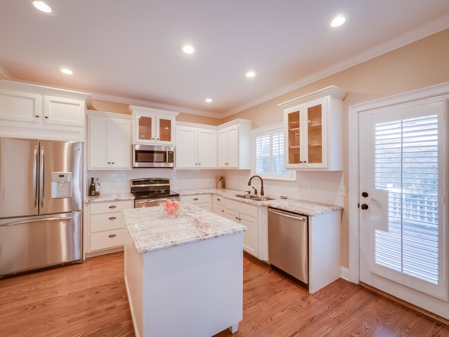 Building Photo - 701 Franklin St