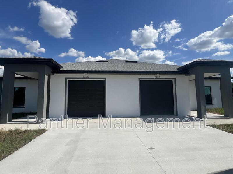 Foto principal - 5207 Benton St