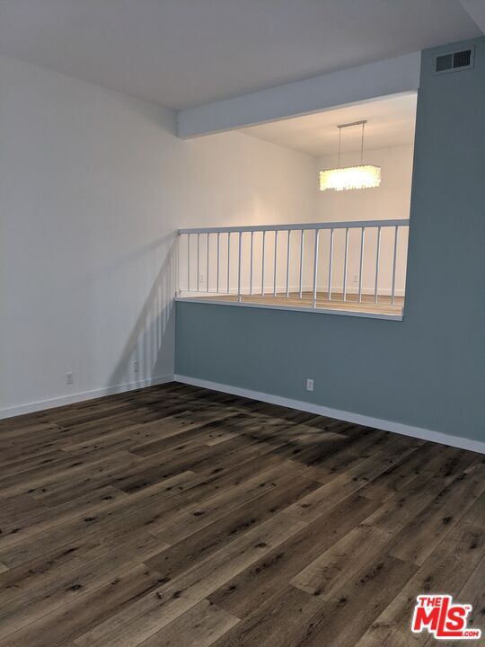 Building Photo - 1660 Palisades Dr