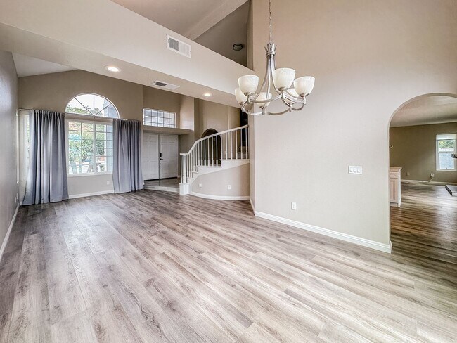 Foto del edificio - Stunning 5 Bed, 3 Bath Two-Story in Rancho...