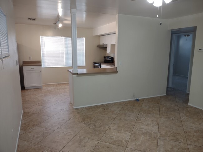 Updated kitchen - 4121 Iris St N