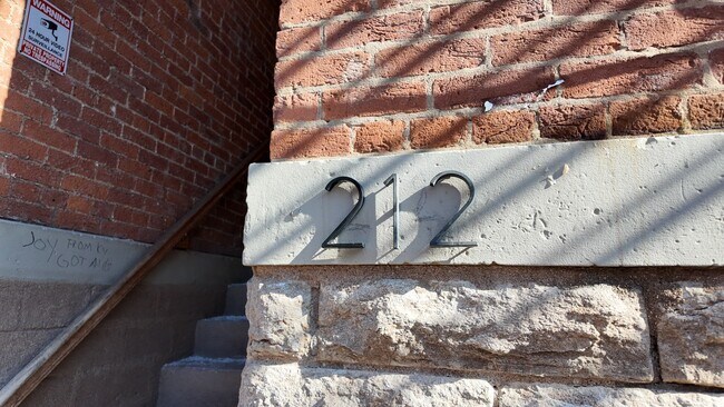 Foto del edificio - Fresh, Two-Story OTR Duplex with Downtown Views – Renovated 3BR/2BA, In-Unit Laundry
