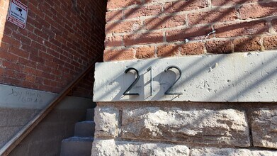 Building Photo - 212 Peete St