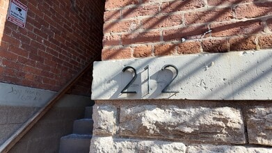 Building Photo - 212 Peete St