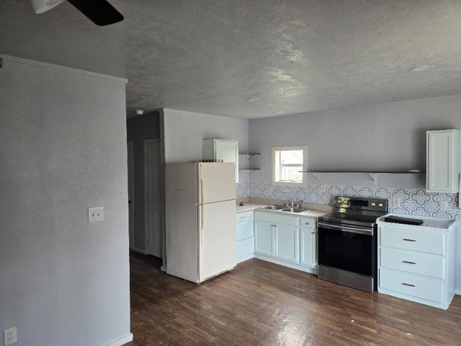 Building Photo - 267 Center St