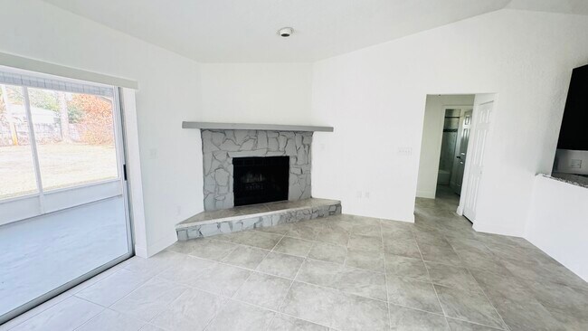 Foto del edificio - 225 Rail Ave