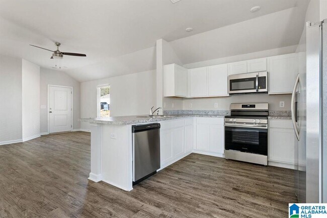 Building Photo - 613 KLYNES Dr
