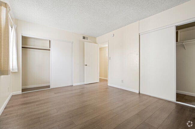 1BR, 1BA - 700SF - Bedoom - Villa Riviera Apartments