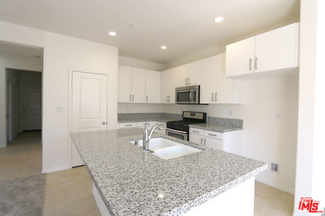 Building Photo - 405 Encanto Ln