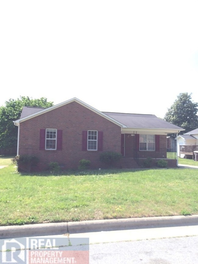 Foto del edificio - Updated and Affordable 3 Bedroom Brick Ranch