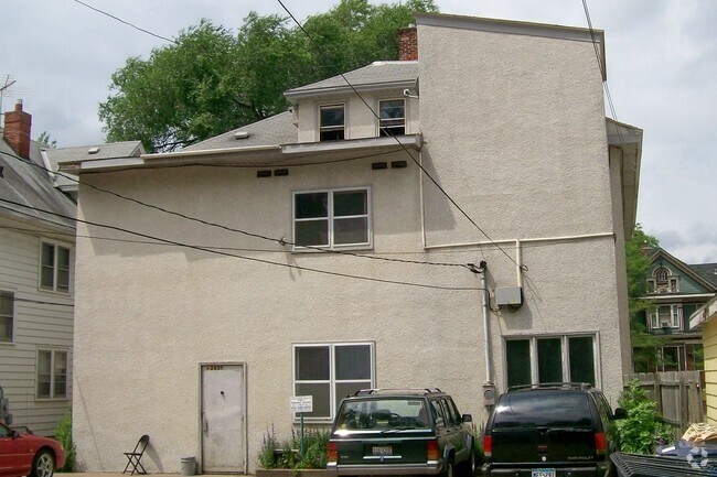 Building Photo - 2437 Dupont Ave S