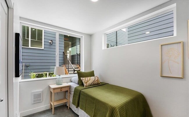 Foto del edificio - 5816 Roosevelt Way NE