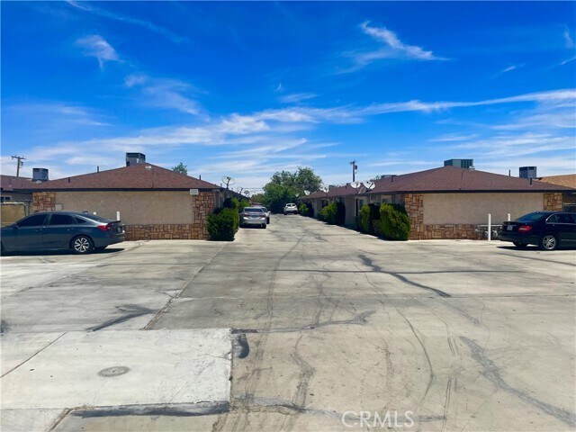 Foto del edificio - 15398 Bear Valley Rd