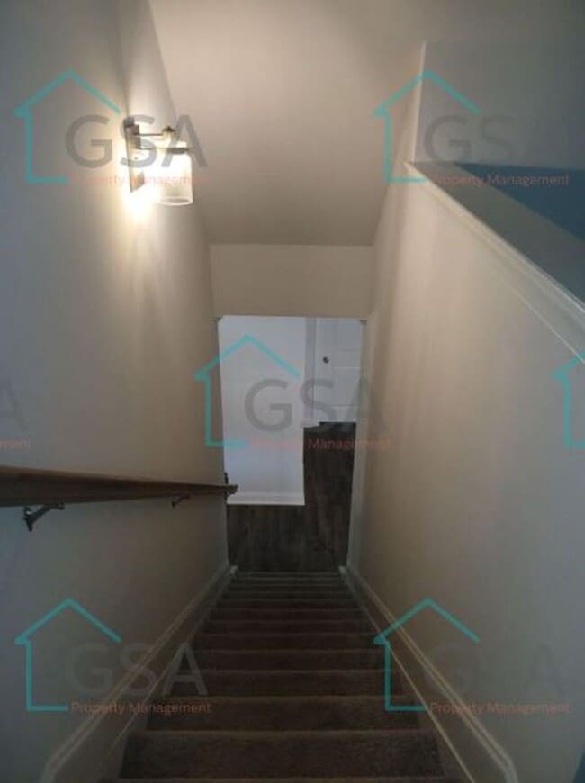 Building Photo - 3 Bedroom Home Available!
