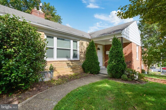 Building Photo - 917 Dale Dr