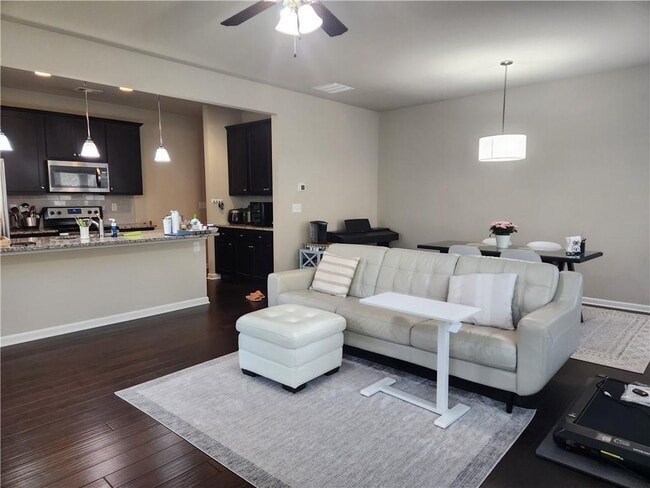 Foto del edificio - 3090 Cedar Glade Ln NE