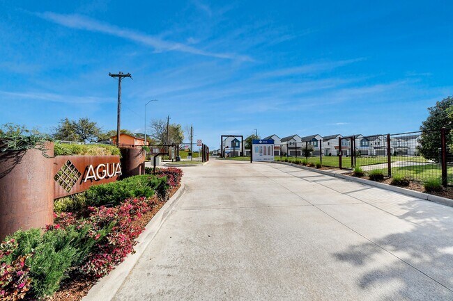 Foto del edificio - 4423 Santorini Ln