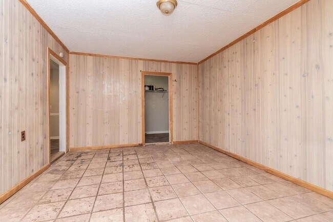 Building Photo - 105 Ora Cir