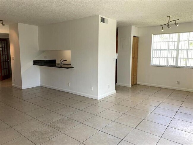 Foto del edificio - 8734 SW 3rd St