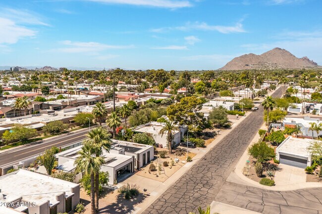 Foto del edificio - 7901 E Luke Ln