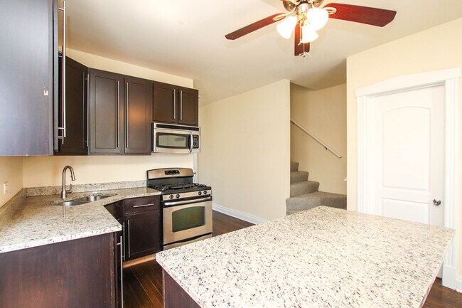 Foto del edificio - 2707 N Ridgeway Ave