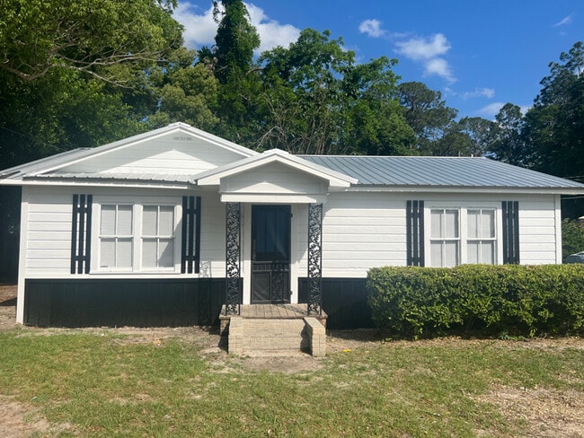 Building Photo - 618 St Marys Dr