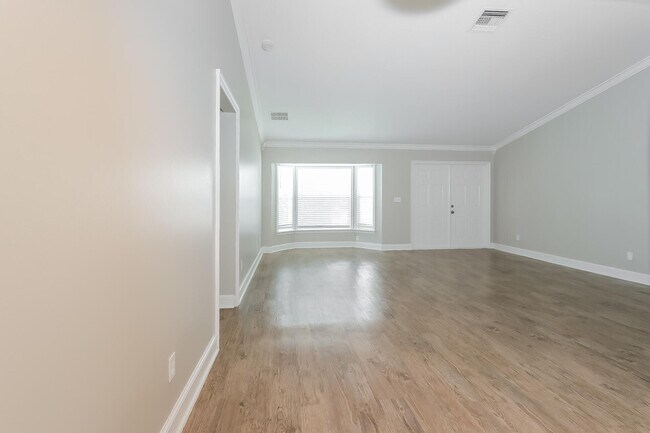 Building Photo - 2165 SW Monterrey Ln