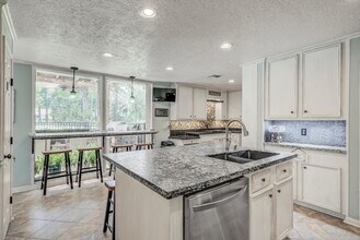 Building Photo - 22 Winged Foot Dr