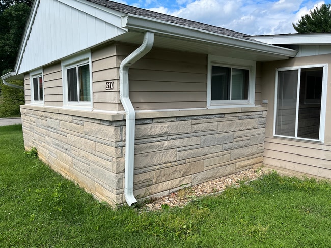 Building Photo - 410 N Hillsdale Dr