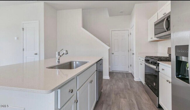 Building Photo - 166 Rusling Leaf Dr