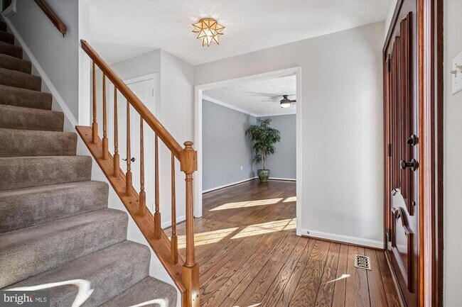 Foto del edificio - 4623 University Dr