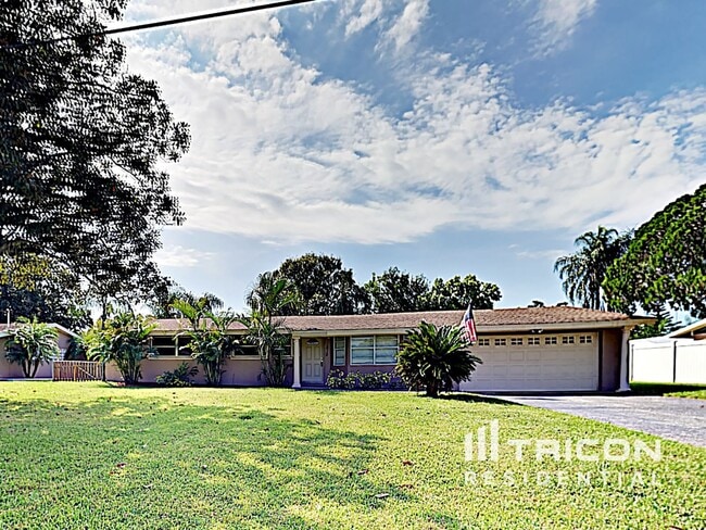 Building Photo - 1819 Brentwood Dr