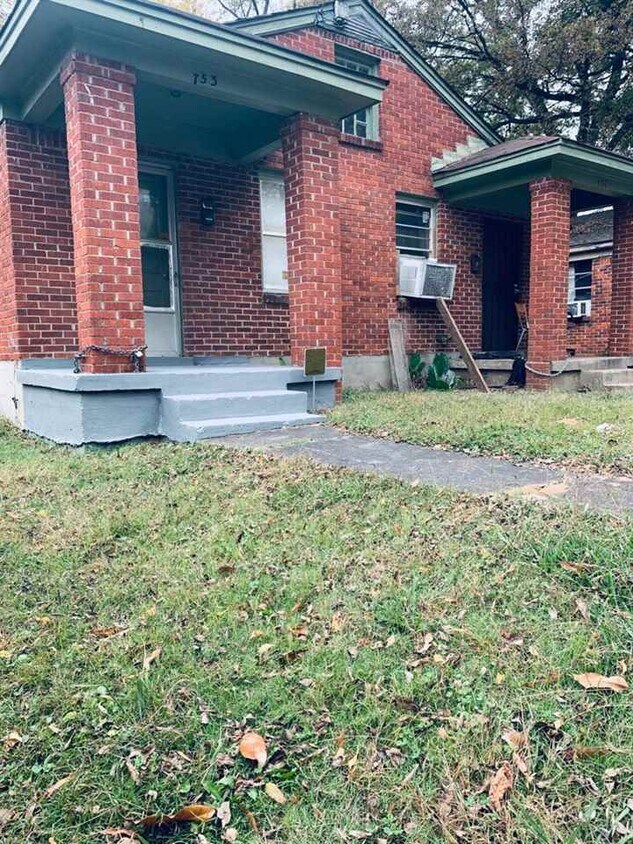 Primary Photo - 751 Hilton St