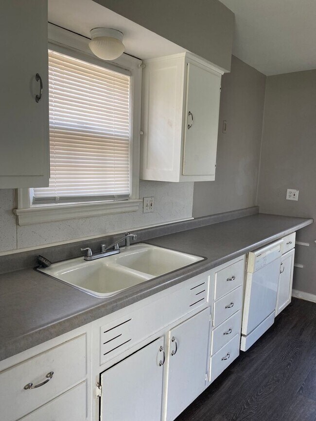 Building Photo - 2-Bedroom House with Detached Garage & Basement — Lafayette's North End