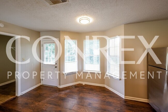 Building Photo - Cozy Three Bedroom Leasing Now