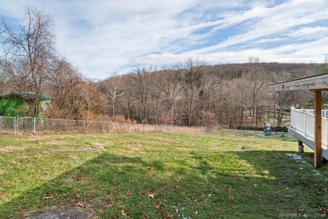 Foto del edificio - 120 Obtuse Hill Rd