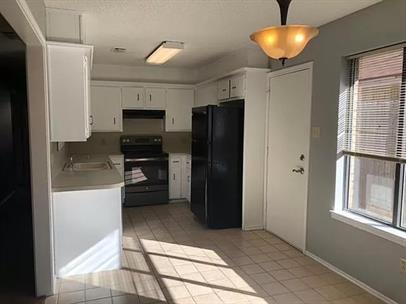 Foto del edificio - 7407 Akron Ave