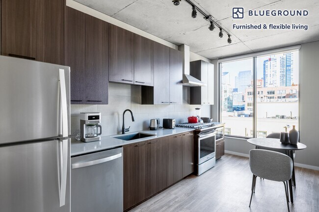 Building Photo - 939 W Washington Blvd