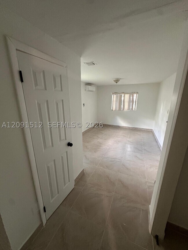 Foto del edificio - 280 NW 100th St