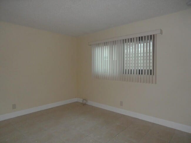 Building Photo - 2724 SW 46th St