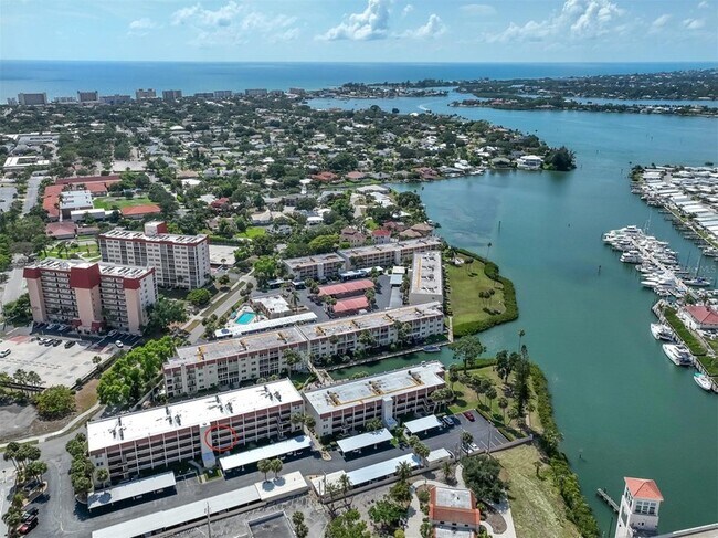 Foto del edificio - 220 Santa Maria St