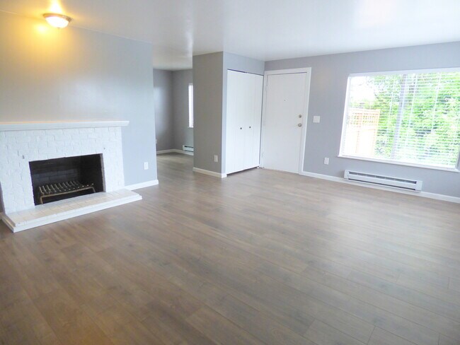 Building Photo - Charming West Seattle Rambler in the Priva...