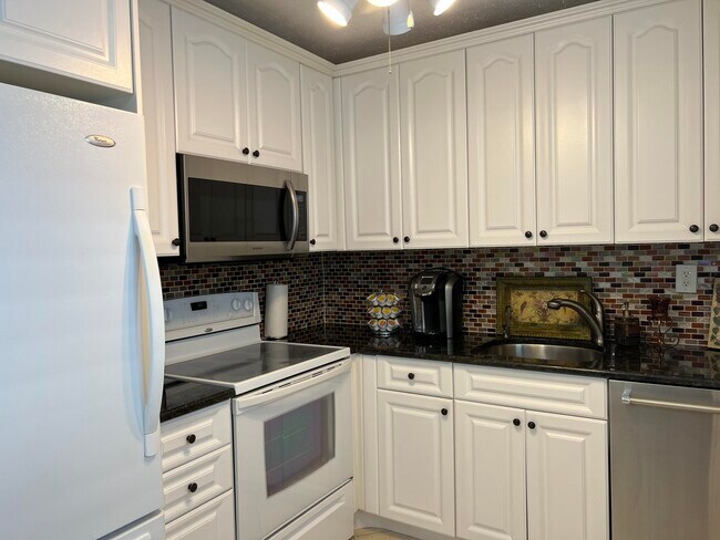 Building Photo - 183 Normandy Ln