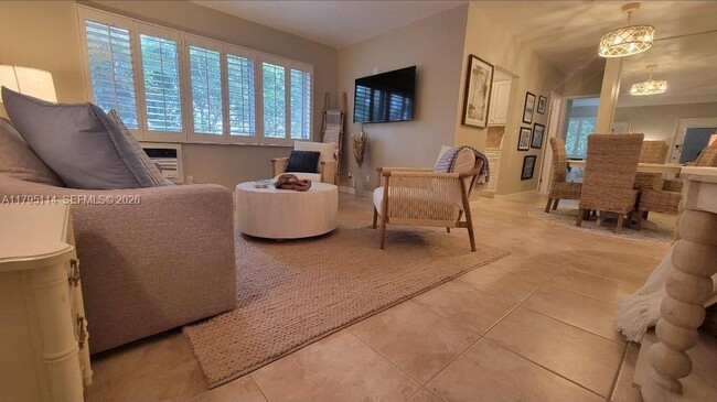 Building Photo - 624 Orton Ave