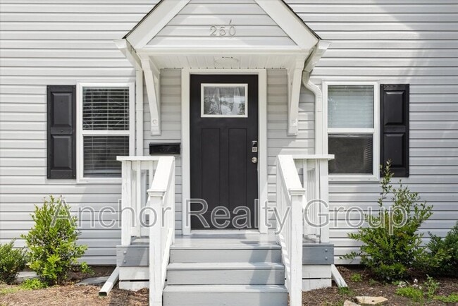 Photo - 250 N 4th St House